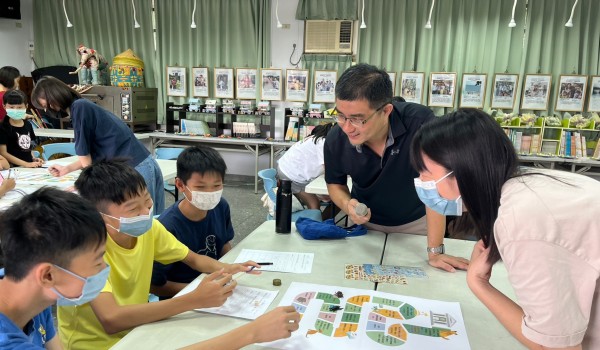 112年東平國小新住民中心-消費者權益保護–金融消費從小學