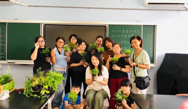 臺中市海區新住民學習中心(德化國小) 113年玻璃窯燒綠色星球