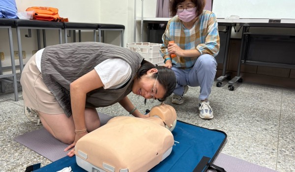 LINE_ALBUM_2025315學華語做CPR+AED_250327_33.jpg