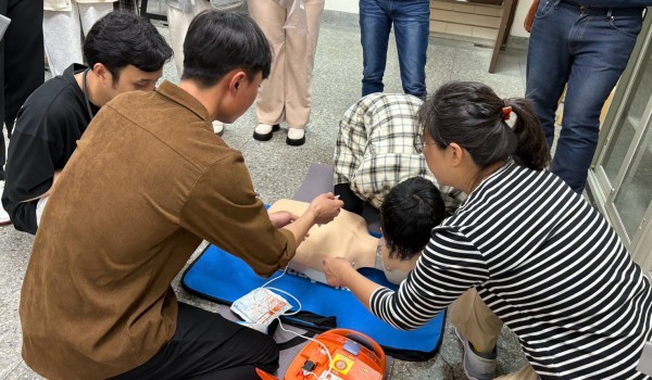 LINE_ALBUM_2025315學華語做CPR+AED_250327_42.jpg