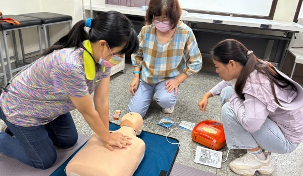 LINE_ALBUM_2025315學華語做CPR+AED_250327_47.jpg