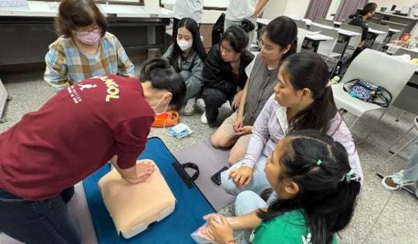 114年度臺中市立大道國民中學新住民學習中心--子計畫7-1：學華語做CPR+AED課程(弘光科大)