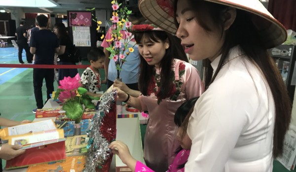 熱情的越南講師及志工當闖關關主.jpg