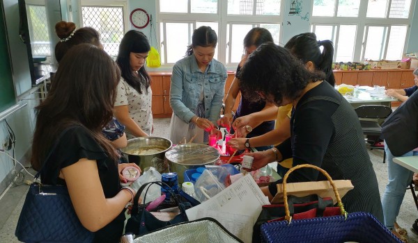 108年臺中市山區新住民學習中心(中山國小)-手工皂製作及蝶谷巴特應用課程