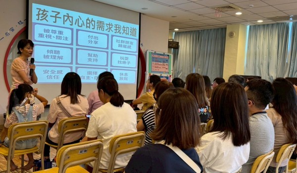 LINE_ALBUM_1141018親職教育活動_251204_5.jpg
